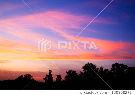 Sunset Sky Overlay Gradient Sunrise Horizon Dawn Background Gold Red Sun Cloud Landscape Skyline Beautiful Evening Warm Light Sunshine Scenic Yellow Oragne Red Sunlight Summer Spring Backdrop Travel. 130508271