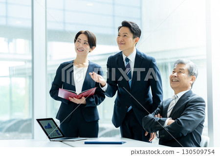 Meeting business people Meeting business people 130509754