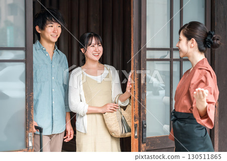 Nakaisan and proprietresses who serve tourists at long-established hot spring inns, luxury inns, and temple lodgings 130511865