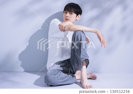 20多歲男子的美女形象肖像 20多歲男子的美女形象肖像 130512256
