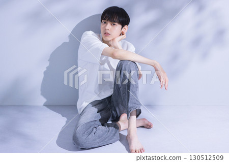20多歲男子的美女形象肖像 20多歲男子的美女形象肖像 130512509