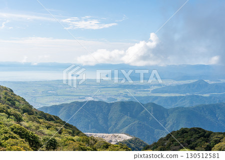 從岐阜縣關原町伊吹山車道停車場的觀景台眺望琵琶湖 130512581