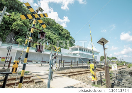 高岡市雨晴海岸義經岩鐵路道口 130513724