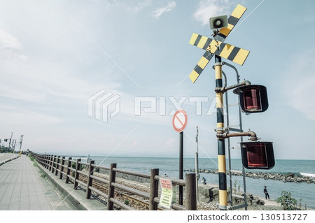 高岡市雨晴海岸義經岩鐵路道口 130513727