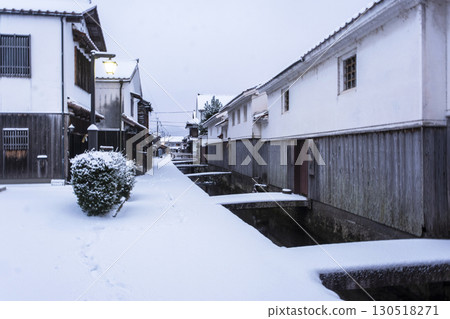 白壁倉庫雪景 白壁倉庫雪景 130518271