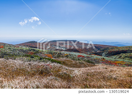 A spectacular view of Mount Kurikoma in autumn colors 130519024