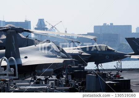 威爾斯親王號航空母艦上的 F-35B 閃電 II 130519160