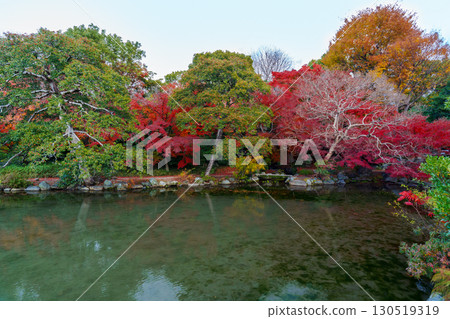 京都涉成園:圓月池和潭浦溪谷 京都涉成園:圓月池和潭浦溪谷 130519319