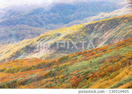 A spectacular view of Mount Kurikoma in autumn colors 130519405