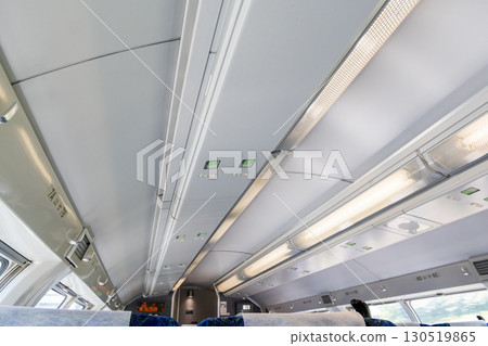 [綠色車廂] 舒適的綠色車廂和內飾 130519865