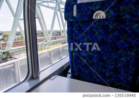 [Green Car] Comfortable Green Car and window 130519948
