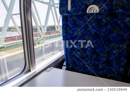 [綠色車廂] 舒適的綠色車廂和火車車窗 130519949