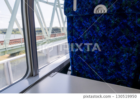 [綠色車廂] 舒適的綠色車廂和火車車窗 130519950