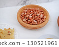 Natural Unpeeled Peanuts for Roasting 130521961