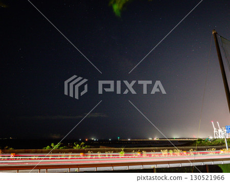 夜港路、起重機和星空 夜港路、起重機和星空 130521966