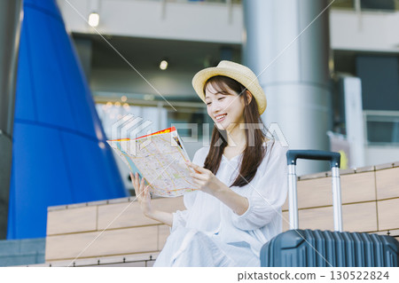 享受觀光的一個少婦 130522824