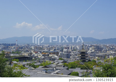 Yasaka Pagoda and the cityscape in Higashiyama, Kyoto Yasaka Pagoda and the cityscape in Higashiyama, Kyoto 130523915