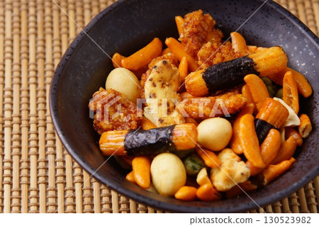 Rice cracker mix Rice cracker mix 130523982