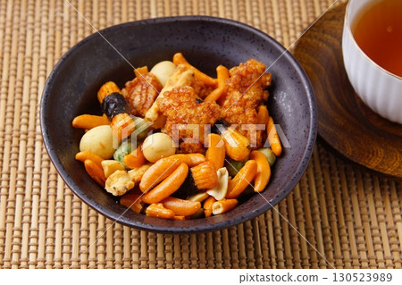 Rice cracker mix Rice cracker mix 130523989