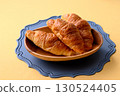 早餐盤中的可頌 130524405