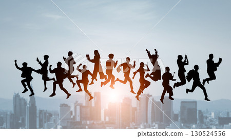 以城市為背景,各行各業的人跳躍的剪影 以城市為背景,各行各業的人跳躍的剪影 130524556