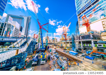 9月7日,日本東京城市景觀。履帶起重機、打樁機等大型重型機械排列整齊…=澀谷 9月7日,日本東京城市景觀。履帶起重機、打樁機等大型重型機械排列整齊…=澀谷 130524995