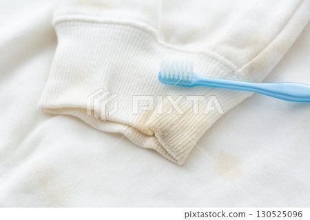 去除衣服上的污漬（牙刷） 130525096