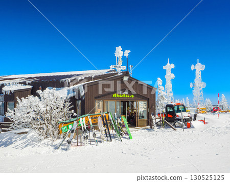 Japan's highest bakery and a clear winter landscape (Yamanouchi Town, Nagano Prefecture, Mt. Yokote) 130525125
