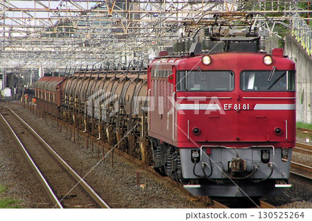 Annaka freight train on the Joban Line (pulled by EF81 No. 81) 130525264