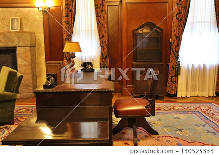 東京：駒場公園前田家西式建築二樓書房 130525333