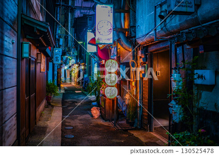 Japanese-style back alley night view Japanese-style back alley night view 130525478