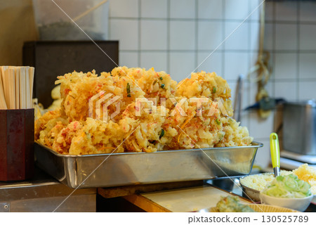 Kakiage, kakiage piled on the counter of a standing soba restaurant Kakiage, kakiage piled on the counter of a standing soba restaurant 130525789