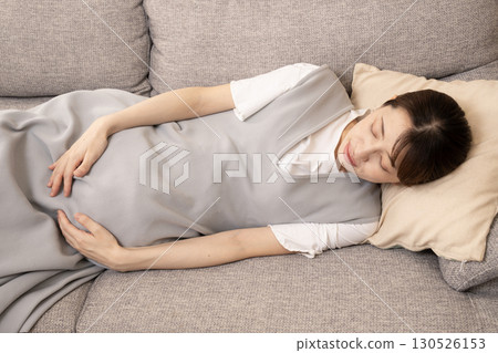 Pregnant woman lying on the sofa Pregnant woman lying on the sofa 130526153