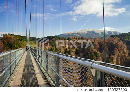 Kokonoe "Dream" Suspension Bridge and Autumn Leaves Kokonoe "Dream" Suspension Bridge and Autumn Leaves 130527200