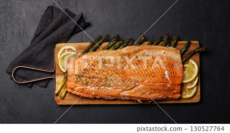 Grilled salmon fillets and asparagus 130527764