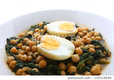chickpeas cooked ready to eat with fish eggs quinoa or red pepper 130528049