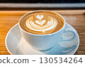 Beautifully drawn latte art 130534264