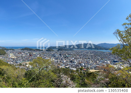 從城山眺望佐伯市區和萬莊川 從城山眺望佐伯市區和萬莊川 130535408