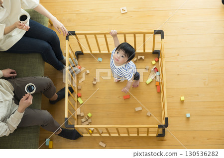 家庭的客廳 家庭的客廳 130536282