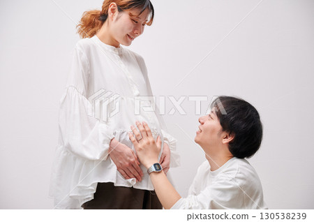 Couple facing each other, pregnant woman, maternity 130538239