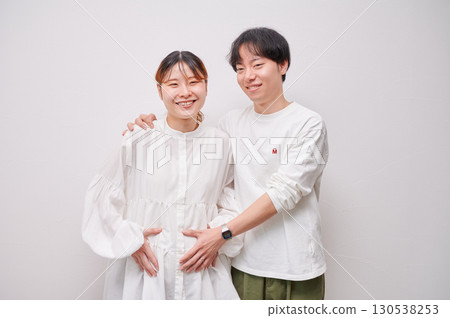Couple facing each other, pregnant woman, maternity Couple facing each other, pregnant woman, maternity 130538253