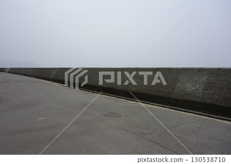 Safety measures regarding warning signs on the breakwater adjacent to Zushi Marina 130538710