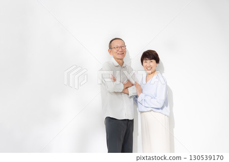 年長夫婦 130539170