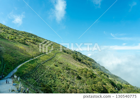 岐阜郡關原町:從伊吹山車道停車場到山頂的登山道 岐阜郡關原町:從伊吹山車道停車場到山頂的登山道 130540775