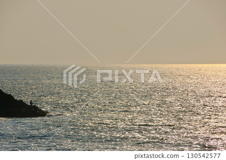Sea of Japan/Omigawa Station from the station platform (Kashiwazaki City, Niigata Prefecture) 130542577