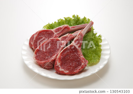 Raw lamb loin with bone (lamb chops) 130543103