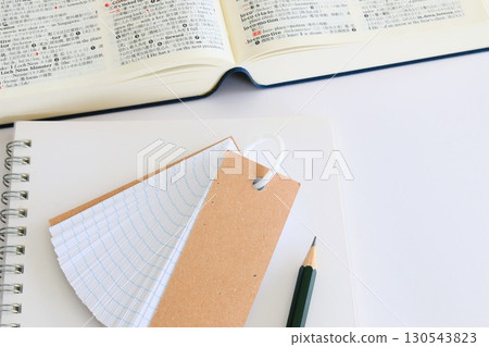 Educational image: Test study, exam study, notebook and English-Japanese dictionary, copy space, 3:2 130543823