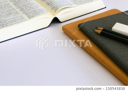 Educational image: Test study, exam study, notebook and English-Japanese dictionary, copy space, 3:2 130543830