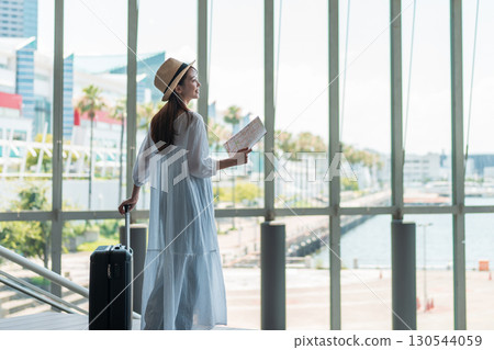 一個喜歡旅行的年輕女子 130544059