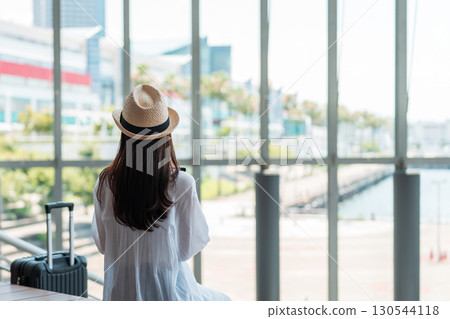 年輕女子旅行 130544118